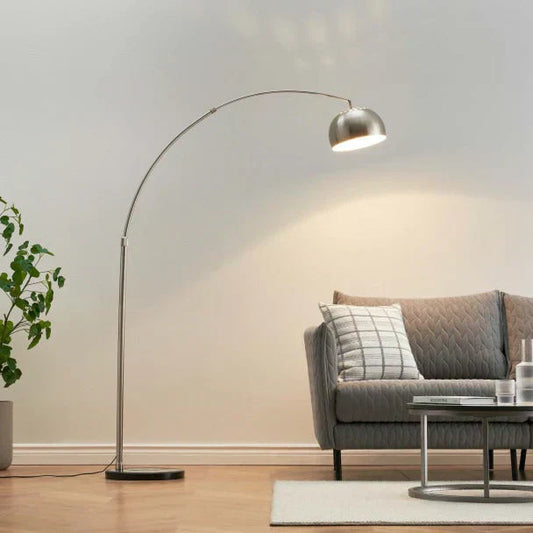 Lampada Da Terra Ad Arco: Icona Di Design Per Il Soggiorno Moderno
