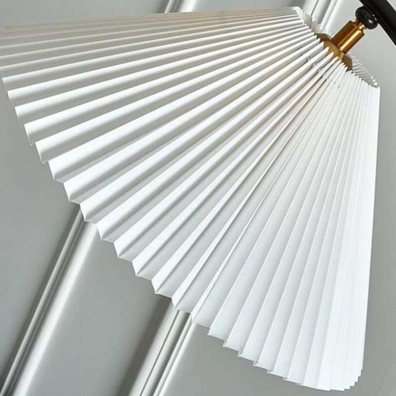 Lampada da terra con tavolino legno naturale - Clowasit.com