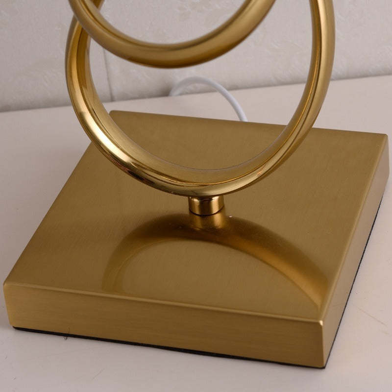 Lampada da tavolo oro elegante forma cilindrica - Clowasit.com