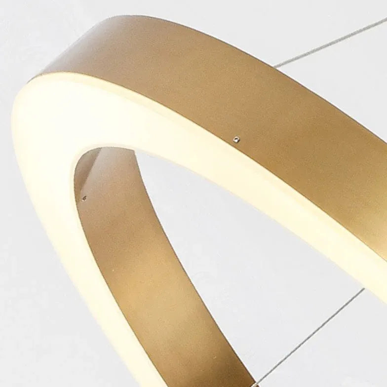 Lampadari moderni molto luminosi anello dorato elegante - clowasit.com