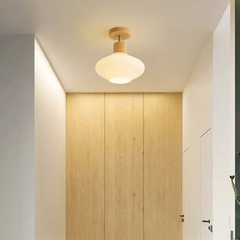 Lampadario elegante moderno in corridoio di legno - clowasit.com