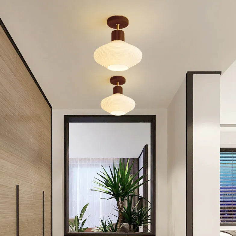 Lampadario elegante moderno in corridoio di legno - clowasit.com