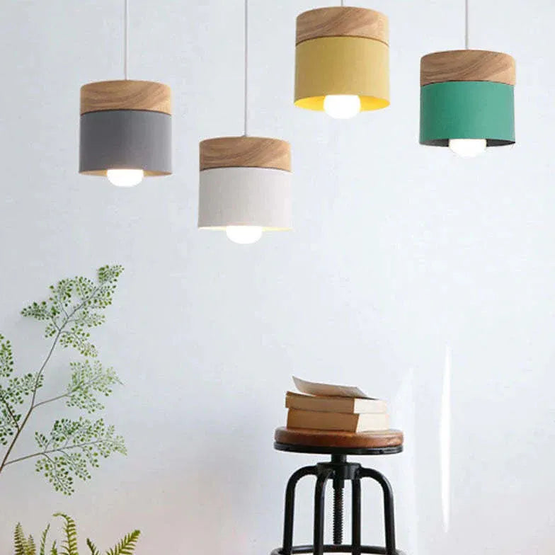 Lampadario moderno colorato in legno cilindrico - clowasit.com