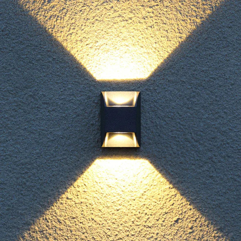 Lampada da parete esterna rettangolare in metallo - clowasit.com