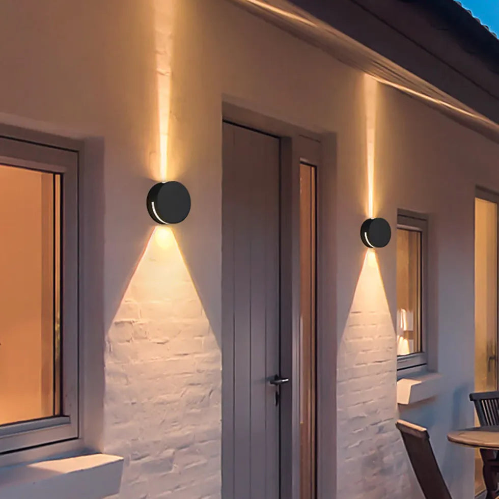 Applique Esterno Doppia Luce Elegante e Funzionale - clowasit.com