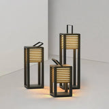 Lampada nera da terra con lamelle rettangolari - clowasit.com