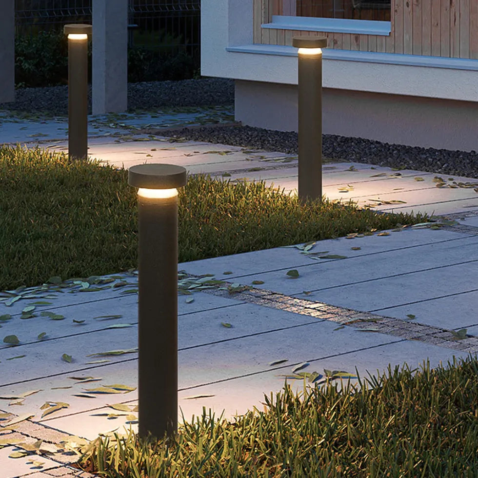 Luci da esterno con palo stile moderno - clowasit.com